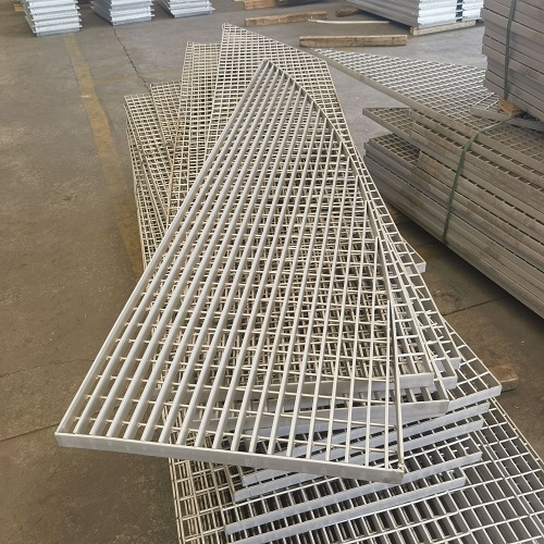 石化行業(yè)鋼格板防火方案：阻燃涂層如何選擇？