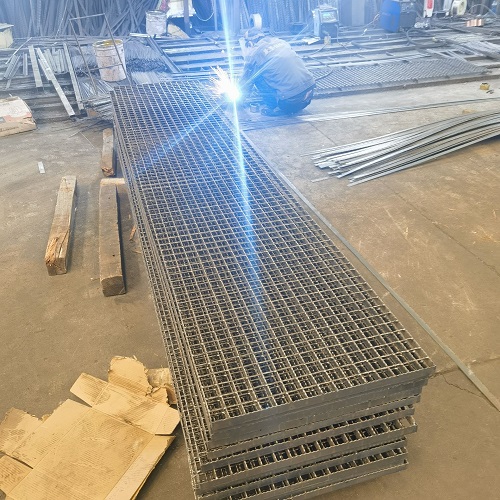 鋼格板采購避坑指南：這5個(gè)參數(shù)不懂，小心被坑！