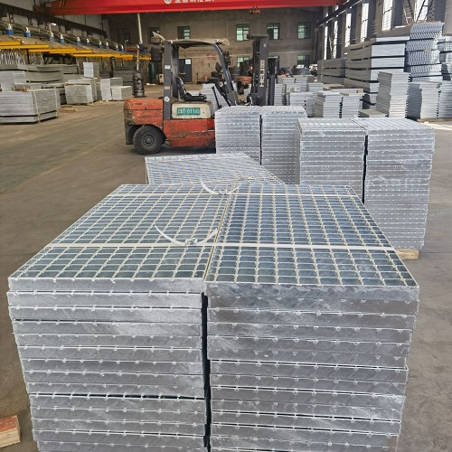 鋼格板表面處理方式對比：噴漆、鍍鋅、不銹鋼哪種更耐用？