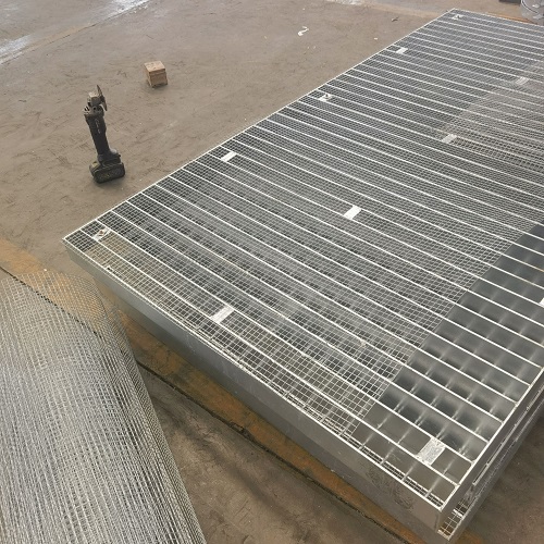 高空作業(yè)平臺專用鋼格板：安全承重設計全解析！