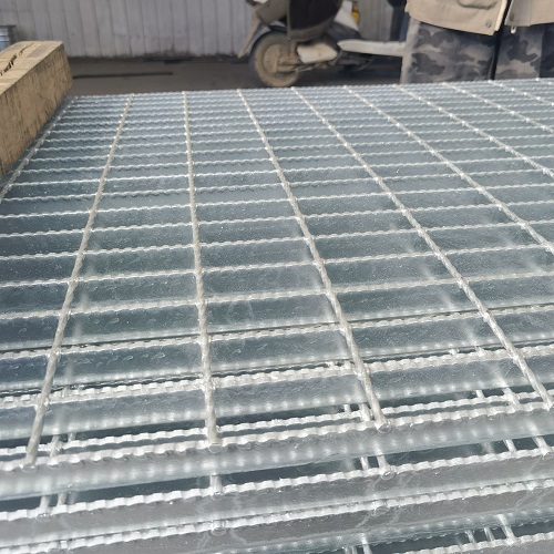 工業(yè)平臺鋼格柵解決方案：高承重與穩(wěn)定性的完美結合