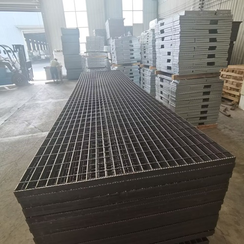 鋼格柵材質(zhì)怎么挑？碳鋼、不銹鋼優(yōu)劣勢深度解析