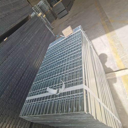 鋼格柵材質(zhì)怎么挑？碳鋼、不銹鋼優(yōu)劣勢深度解析