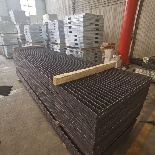 線上線下買(mǎi)鋼格柵有啥區(qū)別？看完再下單不后悔