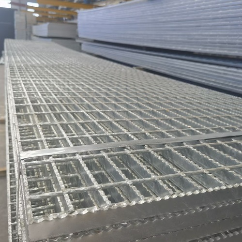 鋼格柵對比傳統(tǒng)材料，優(yōu)勢竟有這么多？